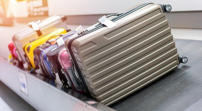 Stock-image-suitcases-conveyor-belt