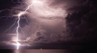 stock-image-lightening-over-sea